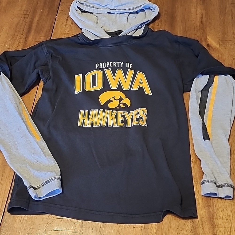 IOWA HAWKEYES LAYERED LOOK HOODIE SZ 10-12